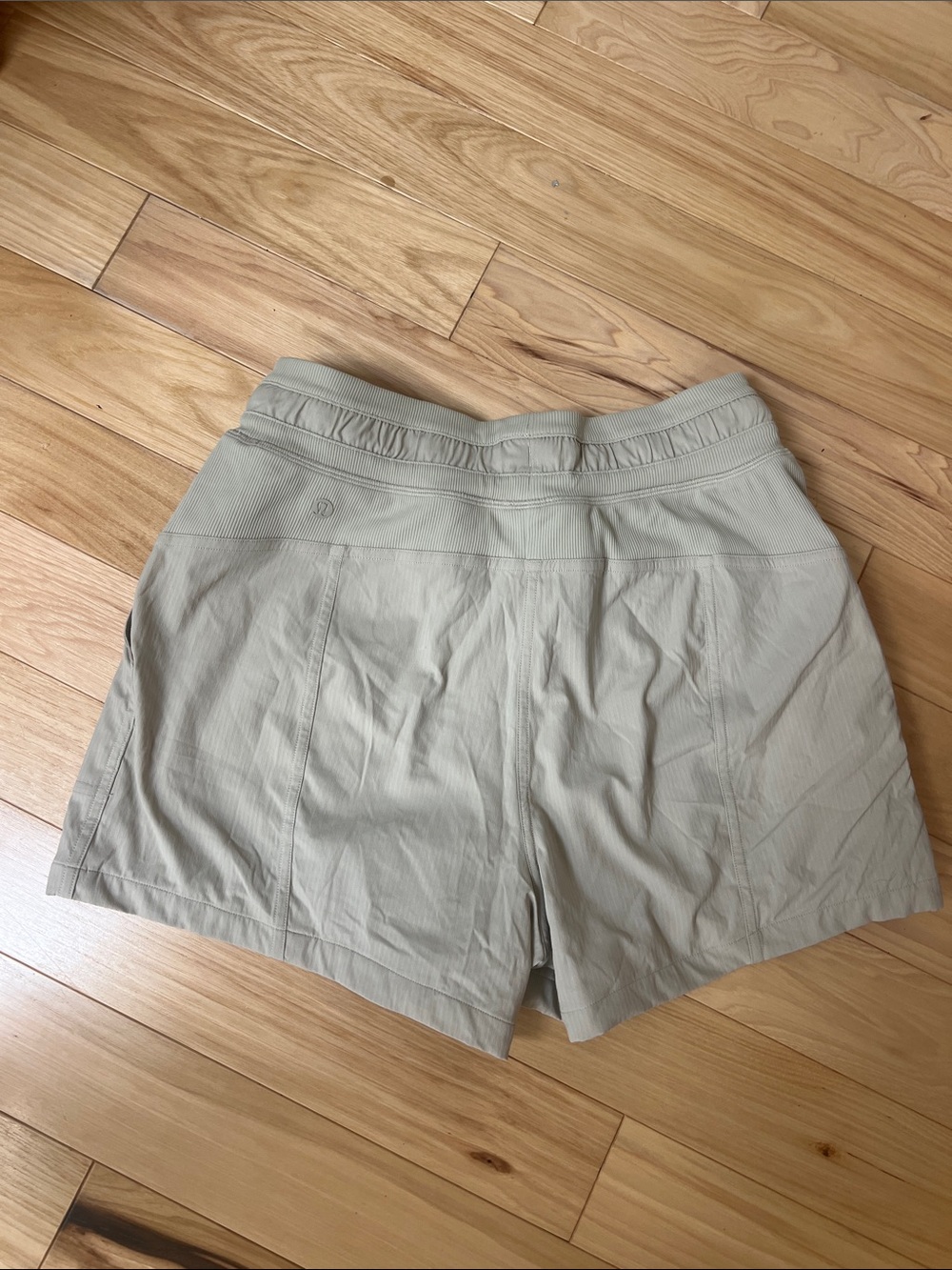 Lululemon Dance Studio Shorts - Size 4 - Mojave Tan - Picture 5 of 5